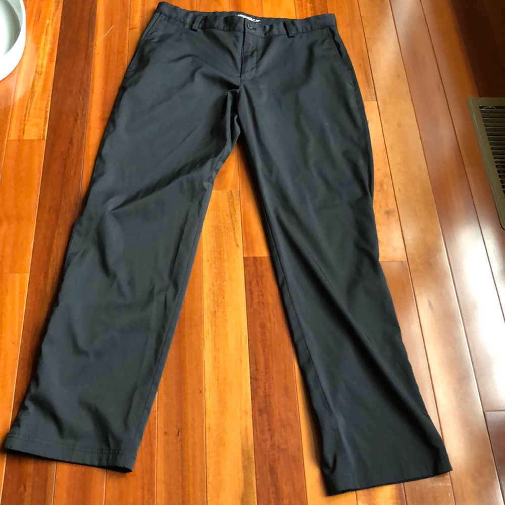 NIKEGOLF Dri-Fit flat front golf pants.  Split bottom cuff. Sz 32x32. Like new